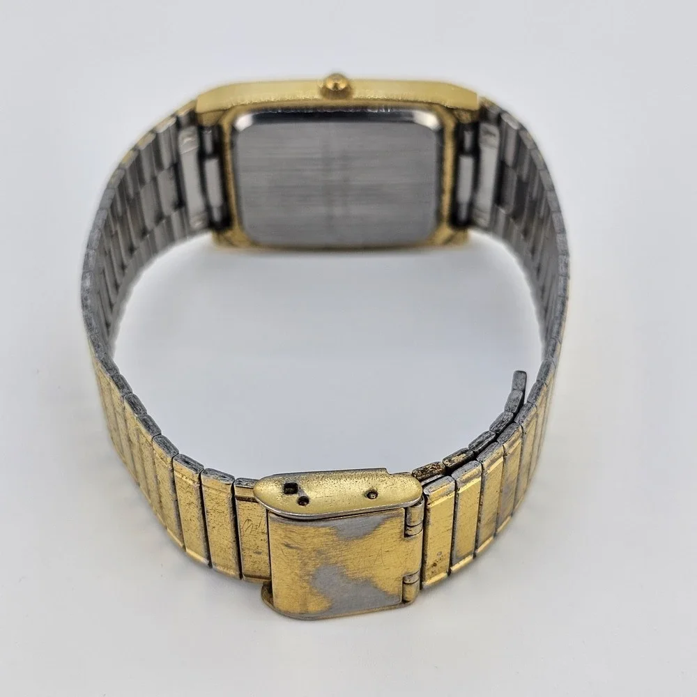 Women's Analog Watch 26MM Black Dial‎ Gold Metal Bands NEW Battery